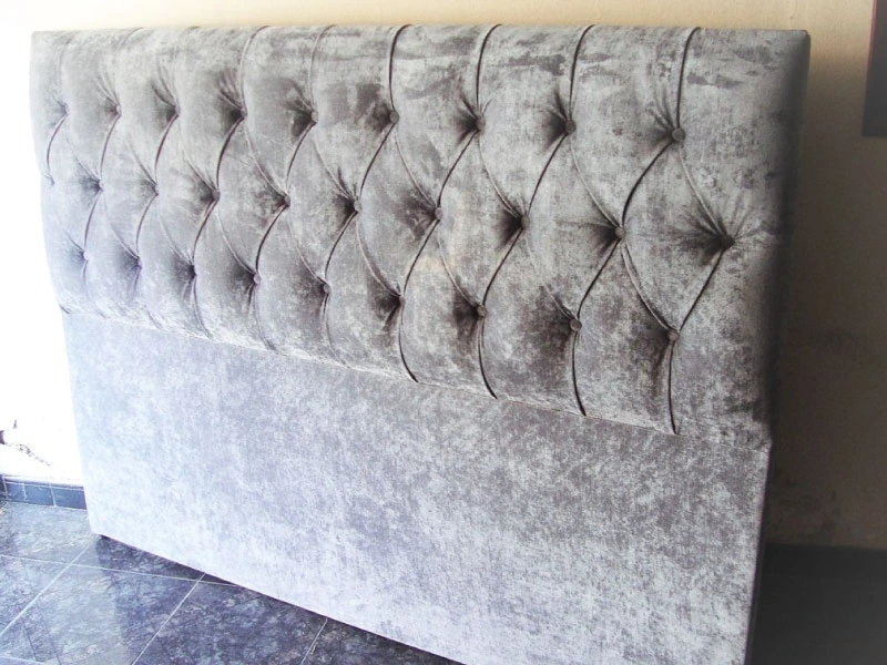 Cabecera de cama capitoné en terciopelo gris